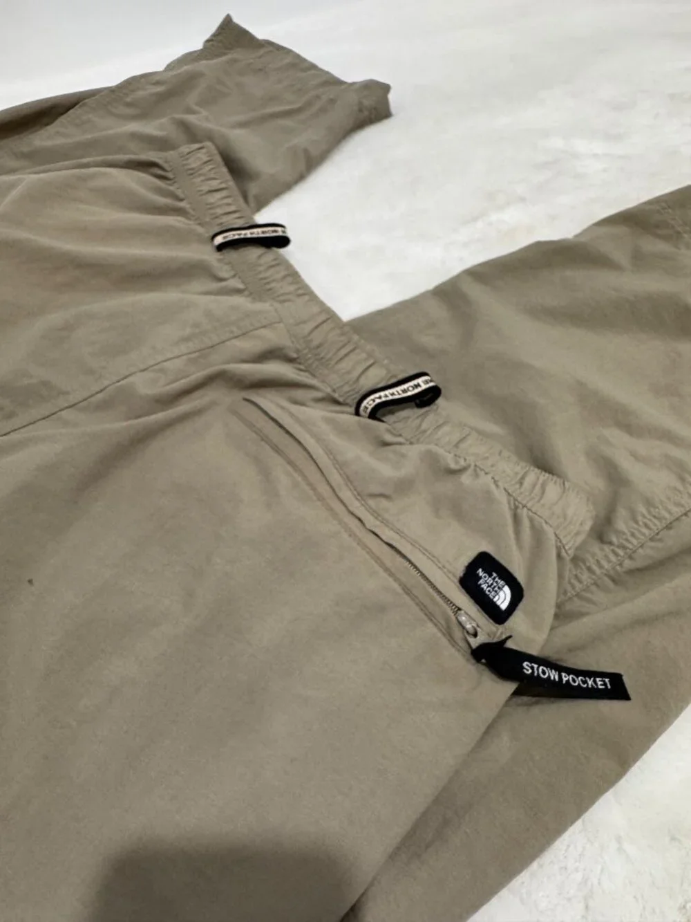 The North Face Men's Size M Convertible Nylon Cargo Pants Khaki Zip-Off Legs